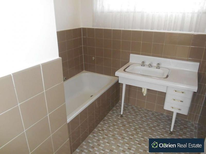 8 Kent Road, Narre Warren VIC 3805