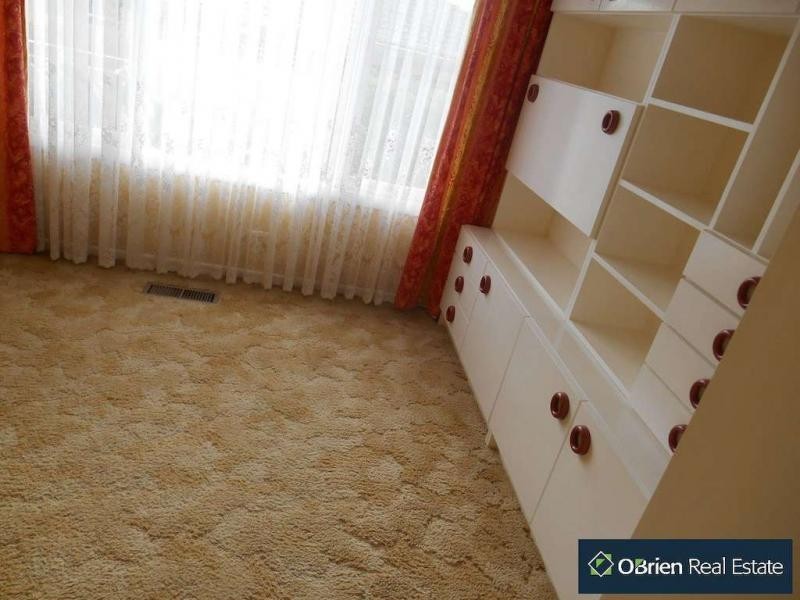 8 Kent Road, Narre Warren VIC 3805