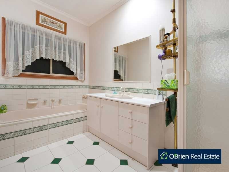 5 Laurus Court, Narre Warren VIC 3805