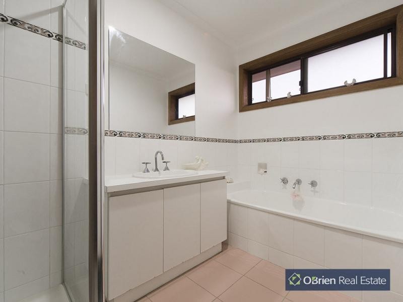 16 Hensley Court, Endeavour Hills VIC 3802