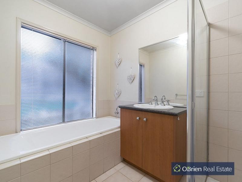 9 Sue Place, Berwick VIC 3806