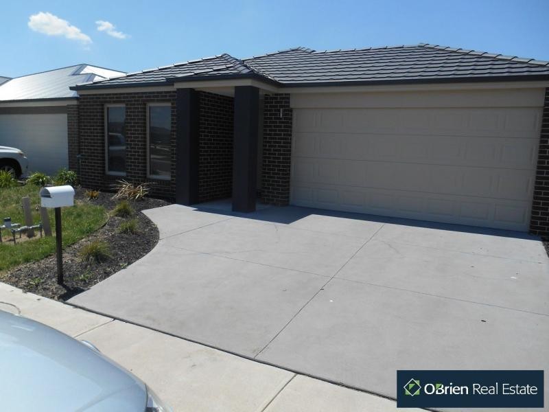 23 Rannoch Street, Cranbourne East VIC 3977