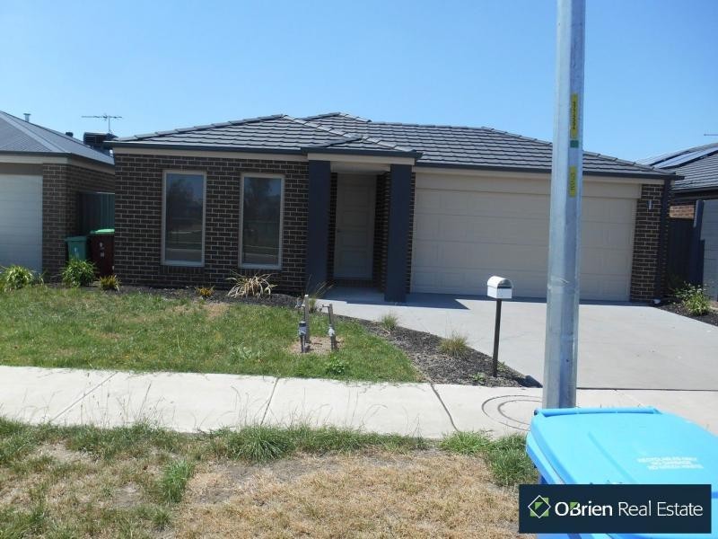 23 Rannoch Street, Cranbourne East VIC 3977