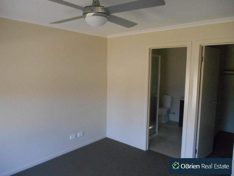 23 Rannoch Street, Cranbourne East VIC 3977