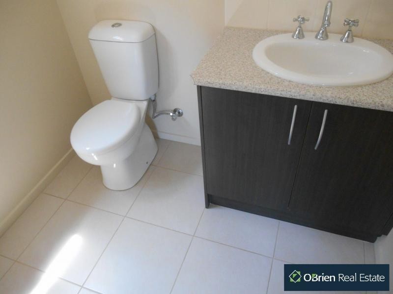 23 Rannoch Street, Cranbourne East VIC 3977