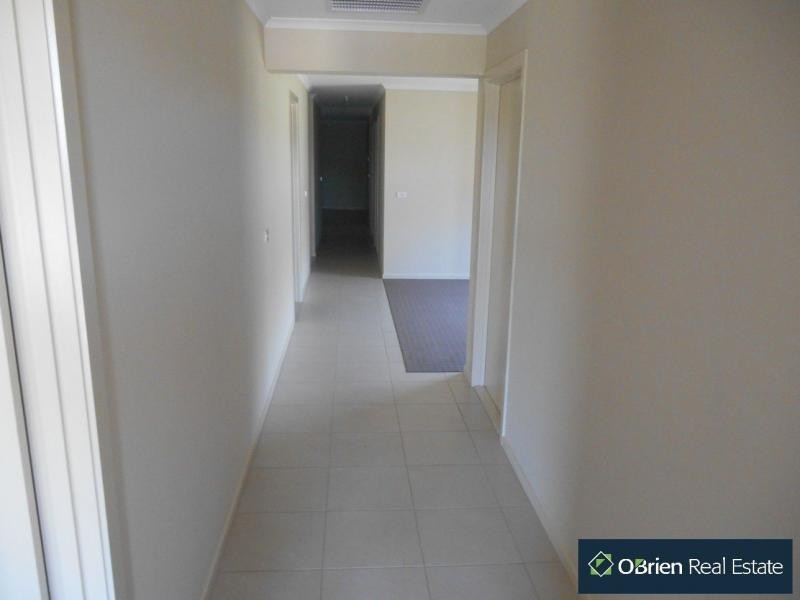 23 Rannoch Street, Cranbourne East VIC 3977
