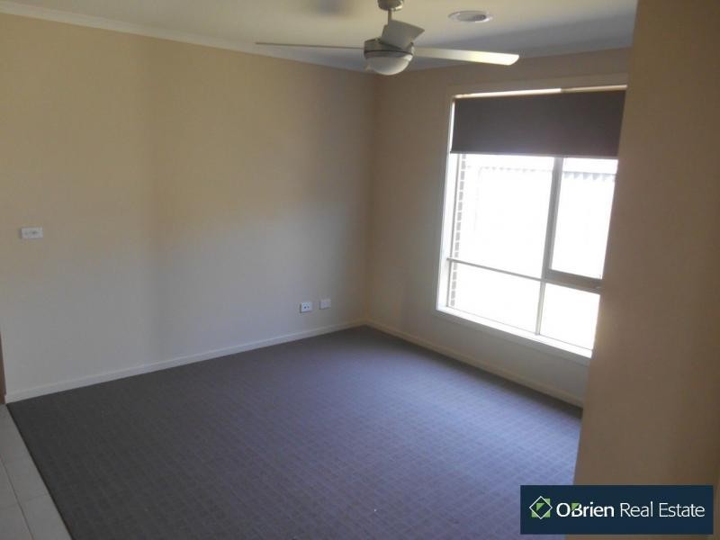 23 Rannoch Street, Cranbourne East VIC 3977