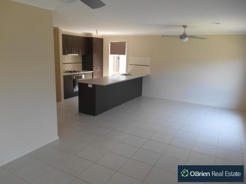 23 Rannoch Street, Cranbourne East VIC 3977