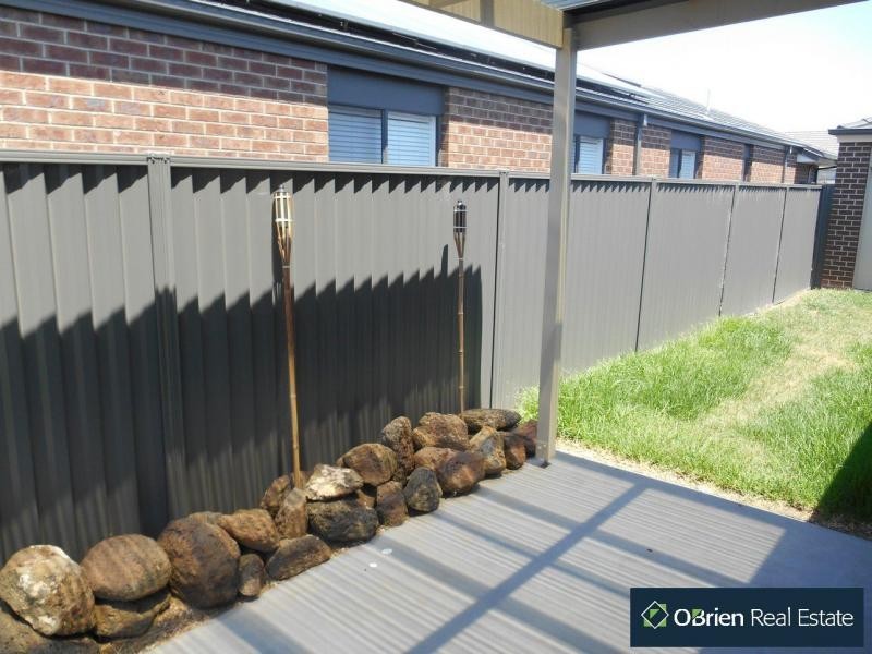 23 Rannoch Street, Cranbourne East VIC 3977