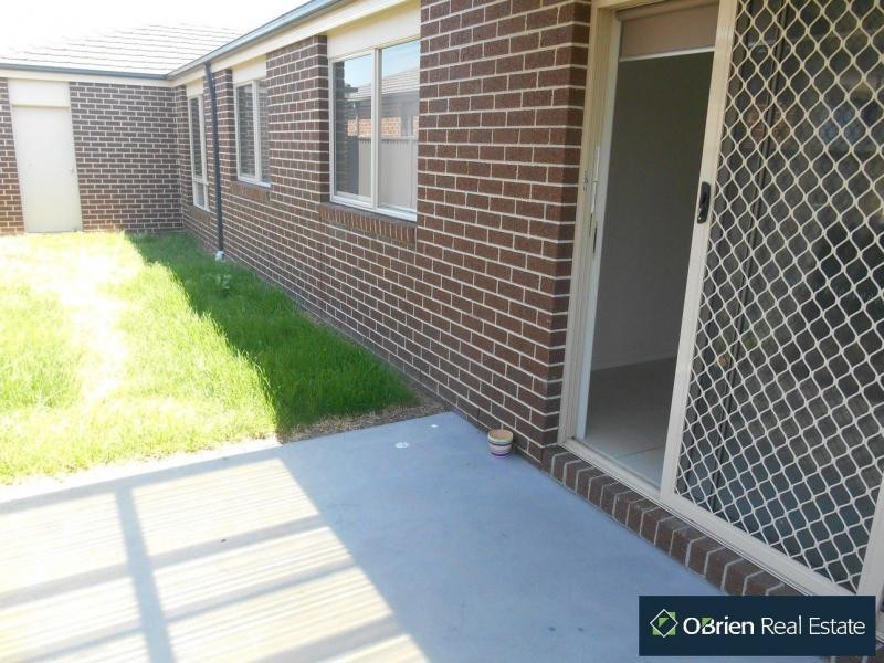23 Rannoch Street, Cranbourne East VIC 3977
