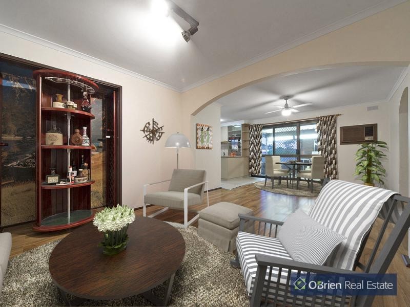 11 Isaac Smith Crescent, Endeavour Hills VIC 3802