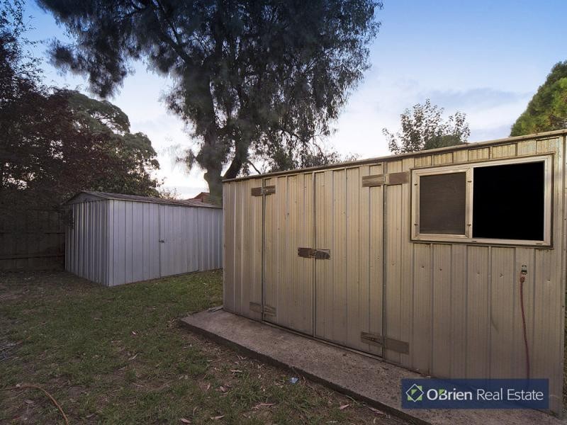 11 Isaac Smith Crescent, Endeavour Hills VIC 3802