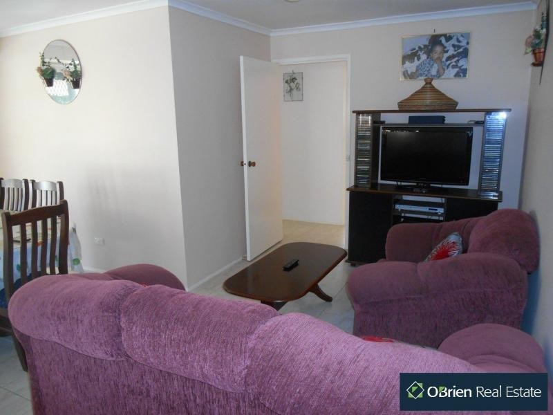 70 Oaktree Drive, Hampton Park VIC 3976