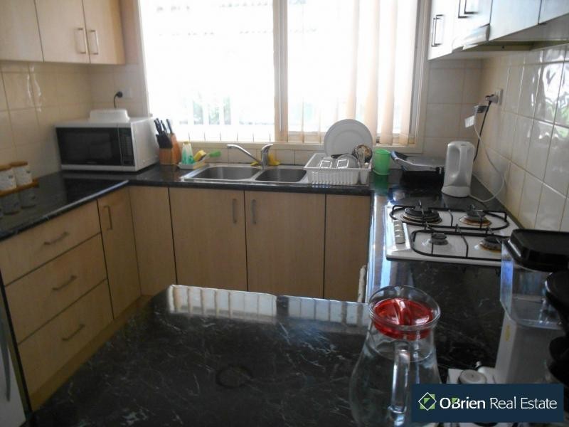 70 Oaktree Drive, Hampton Park VIC 3976