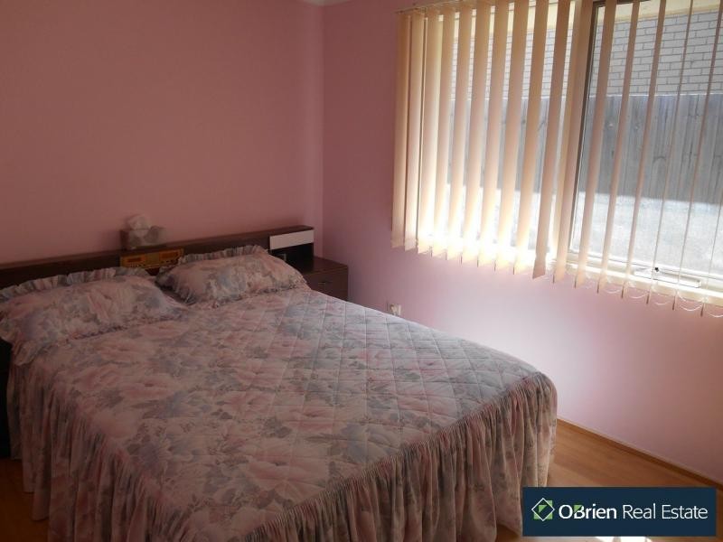 70 Oaktree Drive, Hampton Park VIC 3976