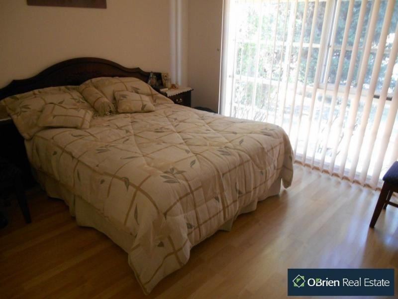 70 Oaktree Drive, Hampton Park VIC 3976