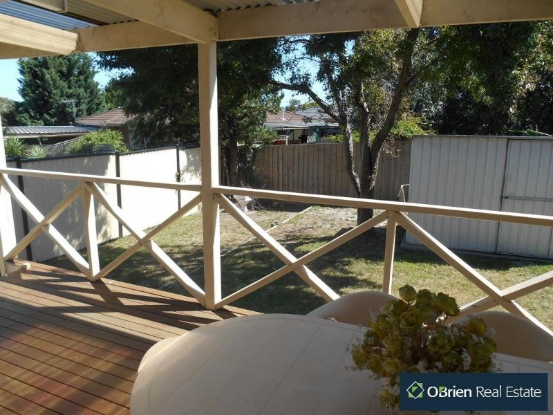 70 Oaktree Drive, Hampton Park VIC 3976