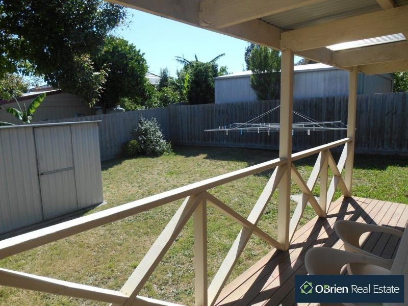 70 Oaktree Drive, Hampton Park VIC 3976