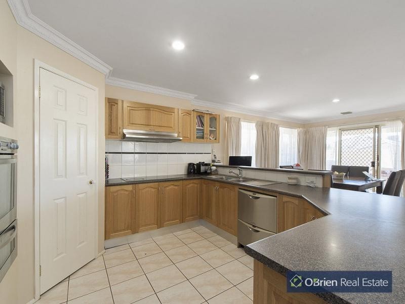 16 Pendle Close, Narre Warren South VIC 3805