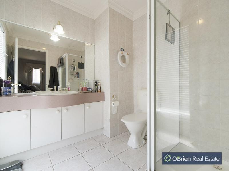 16 Pendle Close, Narre Warren South VIC 3805
