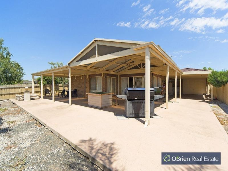 16 Pendle Close, Narre Warren South VIC 3805