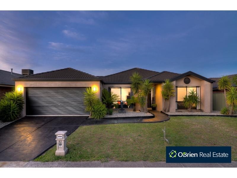 42 Foxwood Drive, Cranbourne East VIC 3977