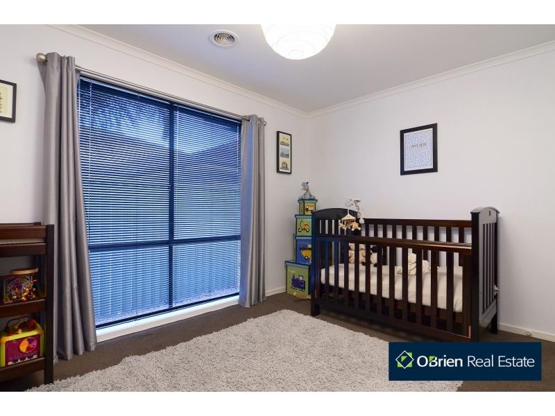 42 Foxwood Drive, Cranbourne East VIC 3977