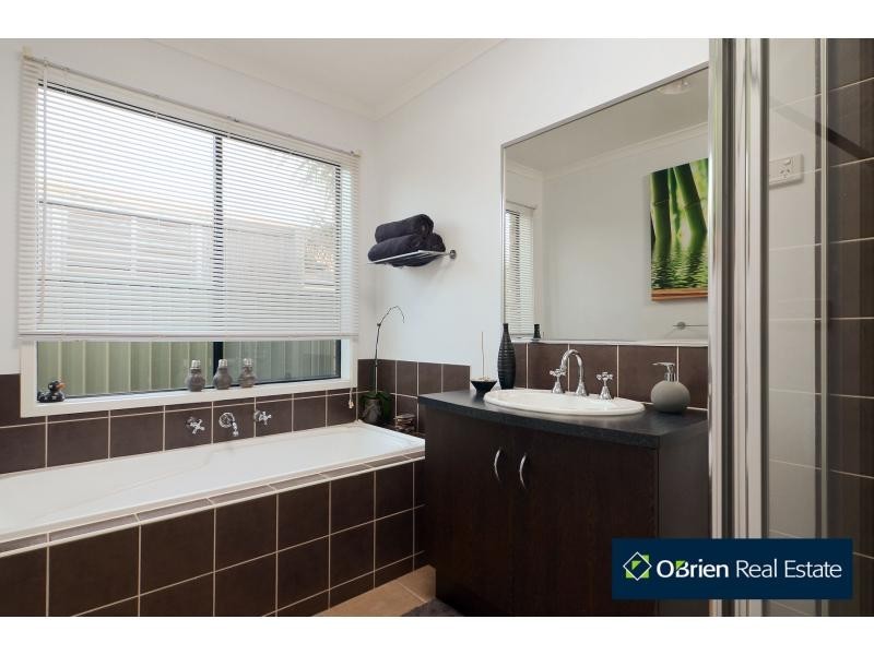 42 Foxwood Drive, Cranbourne East VIC 3977