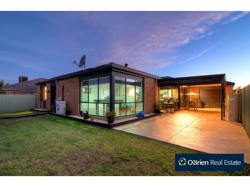 42 Foxwood Drive, Cranbourne East VIC 3977