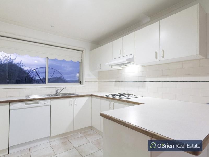27/8 Monteith Crescent, Endeavour Hills VIC 3802
