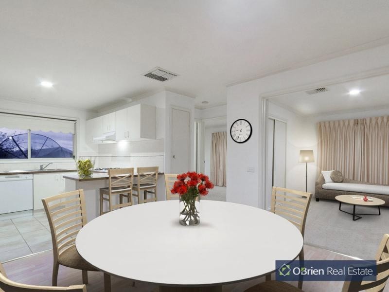 27/8 Monteith Crescent, Endeavour Hills VIC 3802