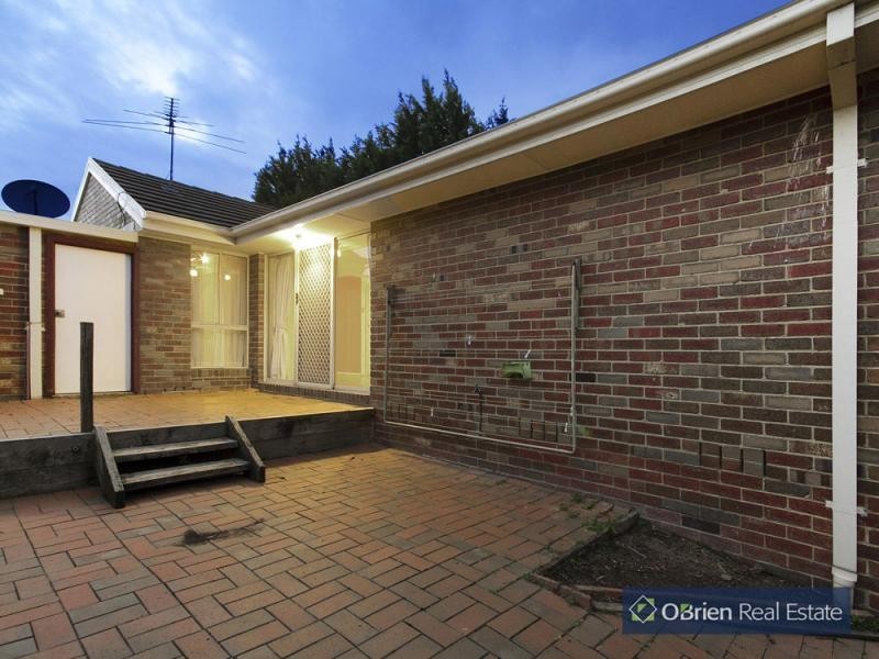 27/8 Monteith Crescent, Endeavour Hills VIC 3802