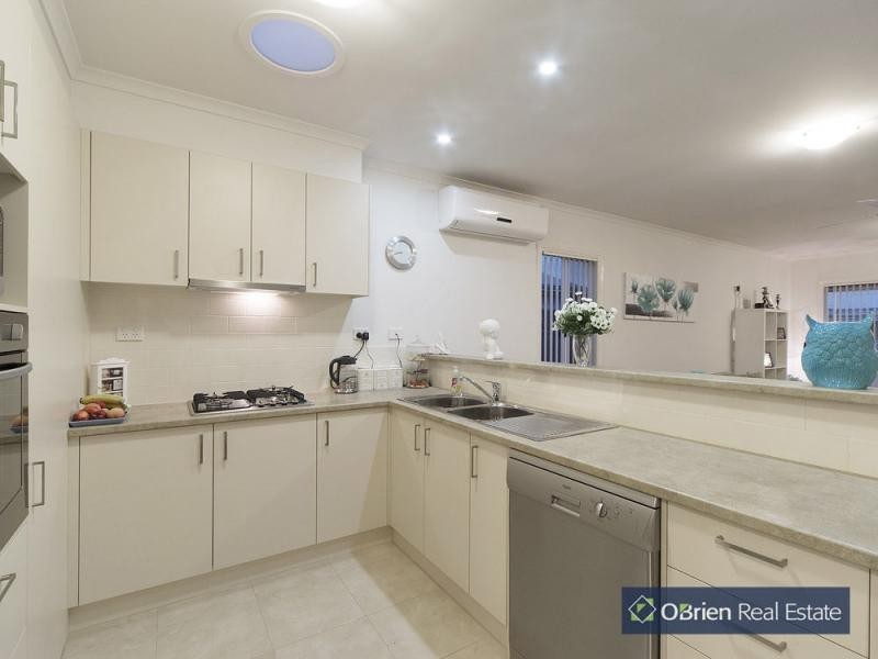 Unit 2, 2 Cameron Street, Cranbourne East VIC 3977