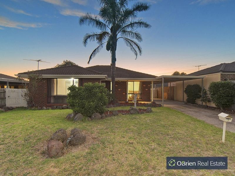 7 Carly Close, Narre Warren South VIC 3805