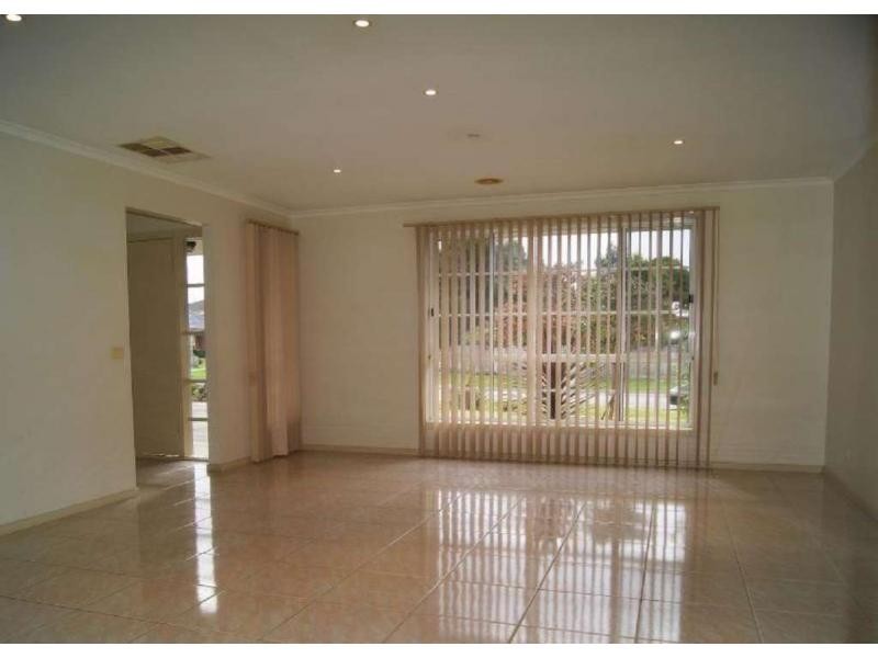 11 Cobblestone Avenue, Narre Warren South VIC 3805