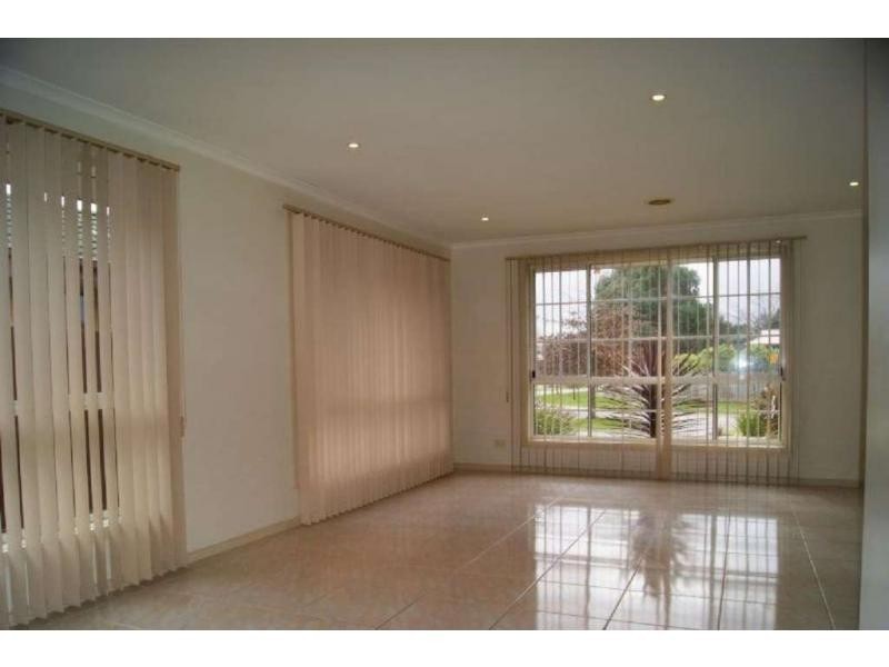 11 Cobblestone Avenue, Narre Warren South VIC 3805