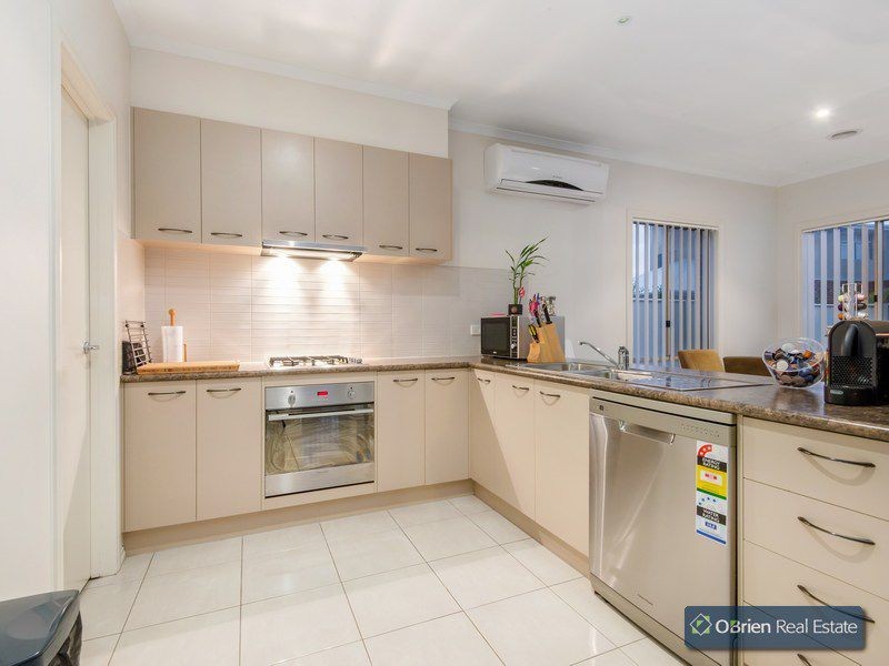 38 Kilburn Place, Pakenham VIC 3810