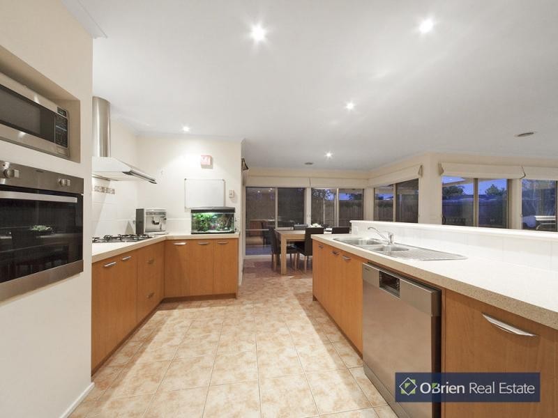 5 Jude Place, Narre Warren South VIC 3805