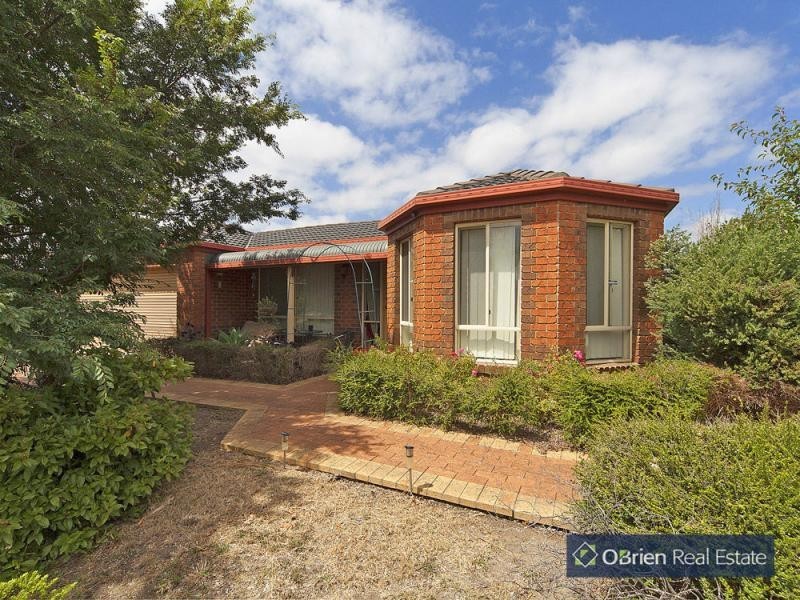 23 Waterside Drive, Cranbourne East VIC 3977