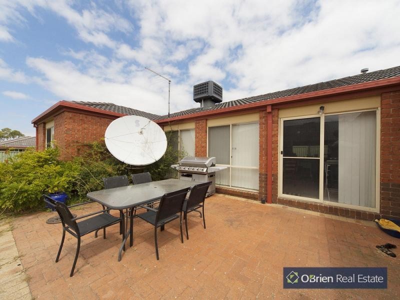 23 Waterside Drive, Cranbourne East VIC 3977