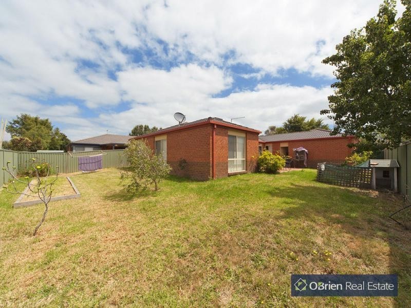 23 Waterside Drive, Cranbourne East VIC 3977