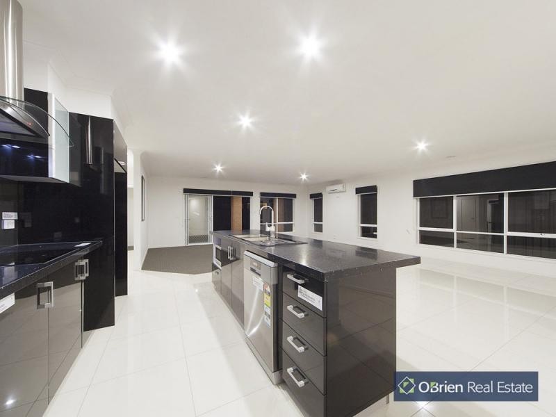 20 Eliburn Drive, Cranbourne East VIC 3977