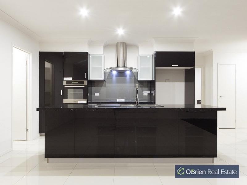 20 Eliburn Drive, Cranbourne East VIC 3977