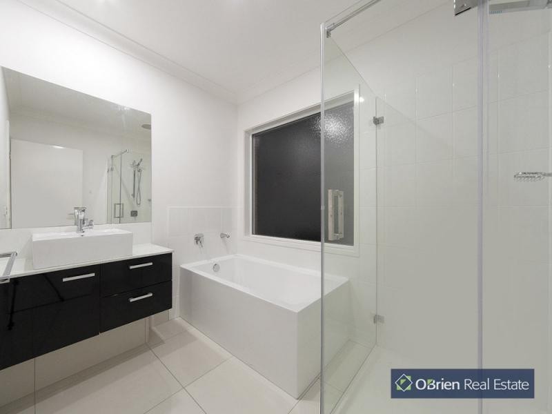 20 Eliburn Drive, Cranbourne East VIC 3977