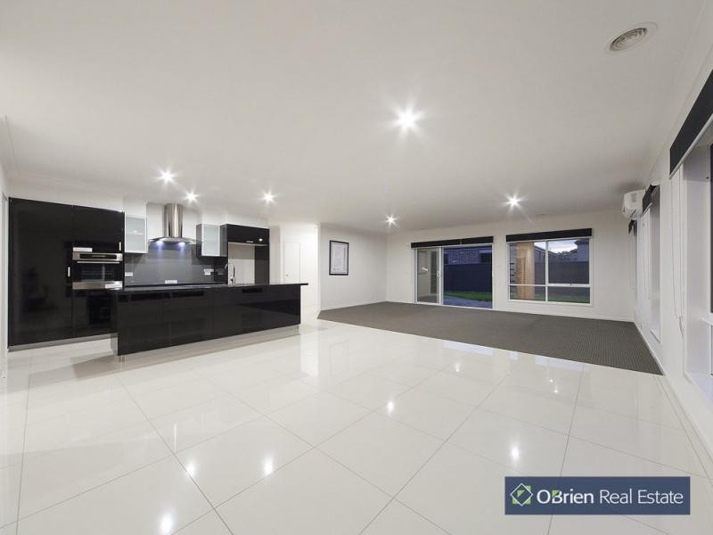 20 Eliburn Drive, Cranbourne East VIC 3977