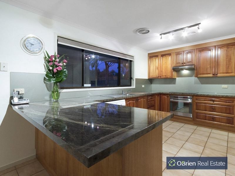36 Earlston Circuit, Cranbourne VIC 3977