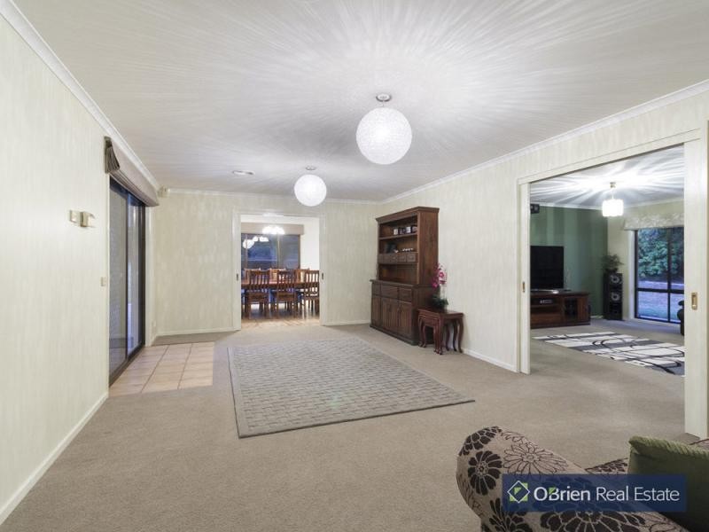 36 Earlston Circuit, Cranbourne VIC 3977
