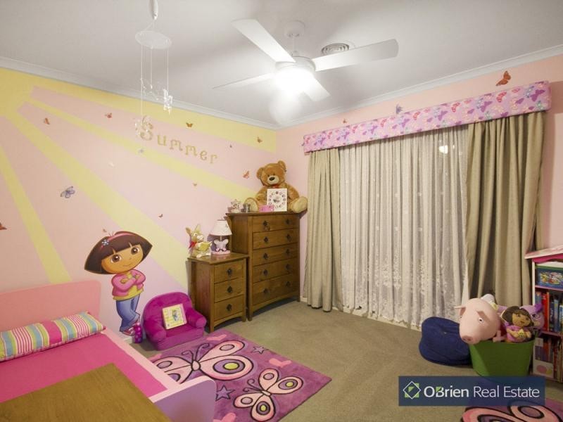 36 Earlston Circuit, Cranbourne VIC 3977