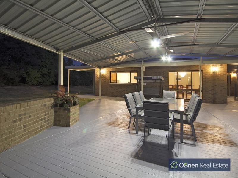 36 Earlston Circuit, Cranbourne VIC 3977