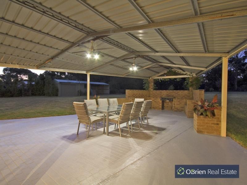 36 Earlston Circuit, Cranbourne VIC 3977